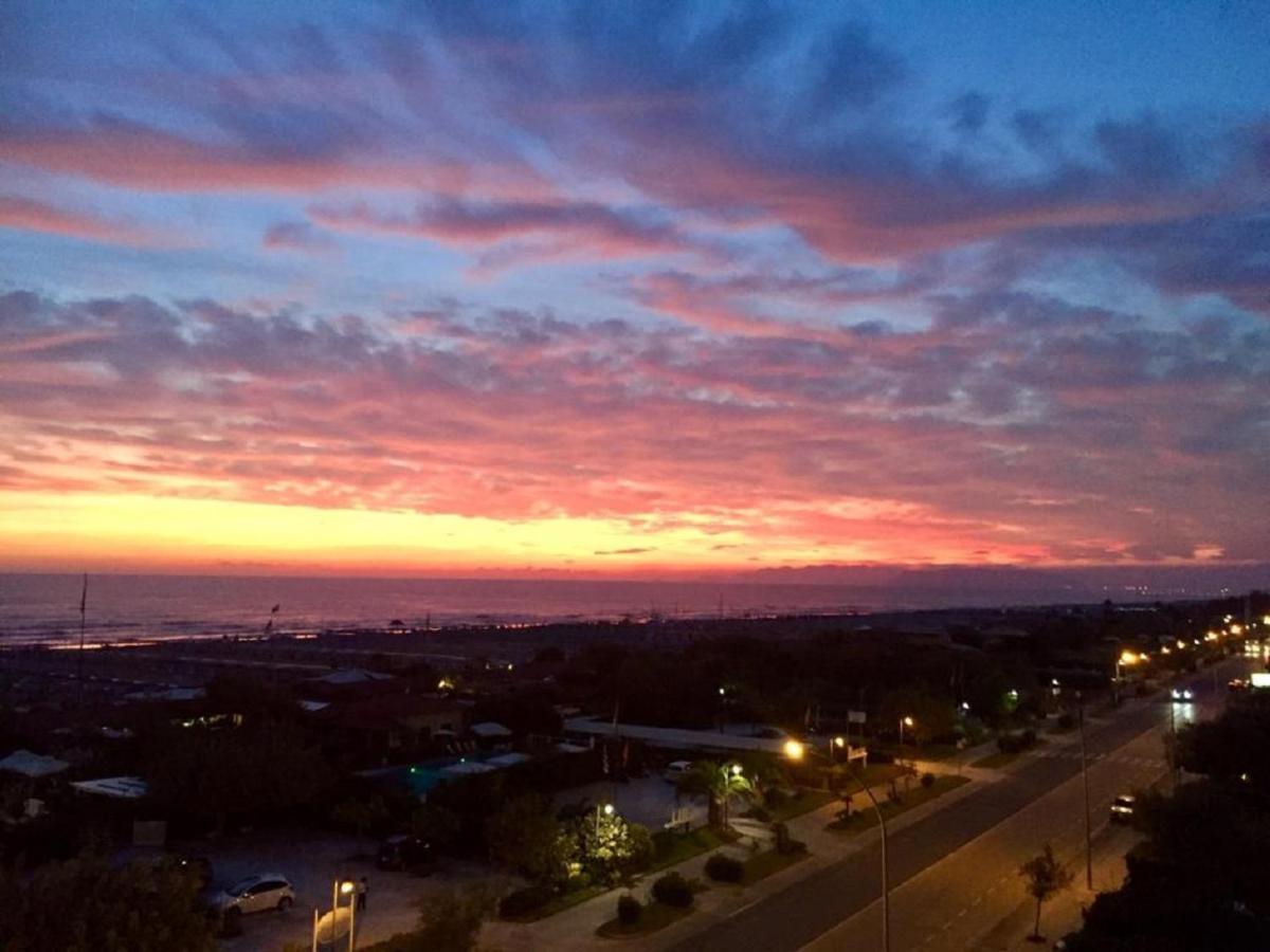 Arianna Hotel มารินา ดิ เปียตราซันตา ภายนอก รูปภาพ