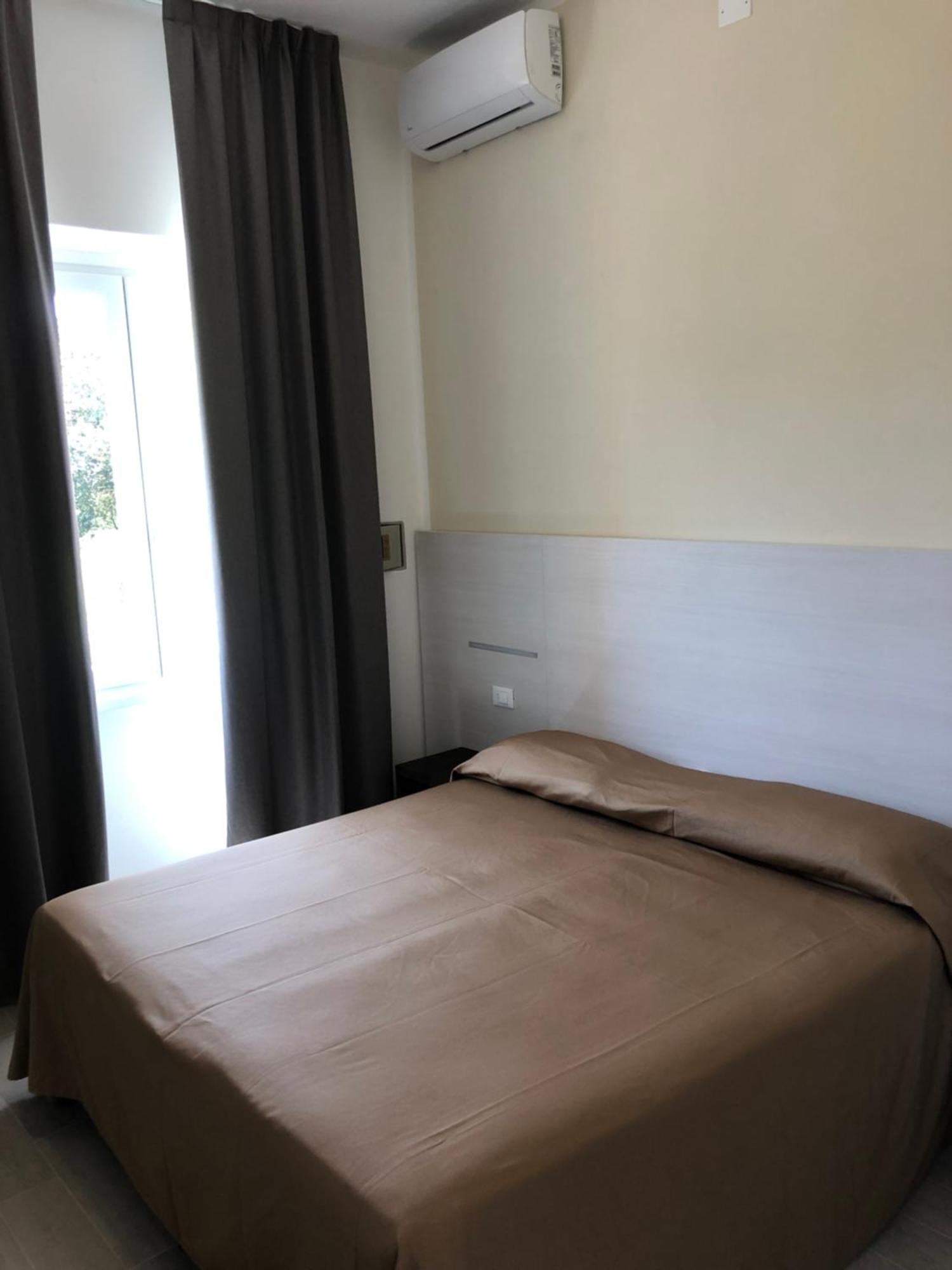 Arianna Hotel มารินา ดิ เปียตราซันตา ภายนอก รูปภาพ