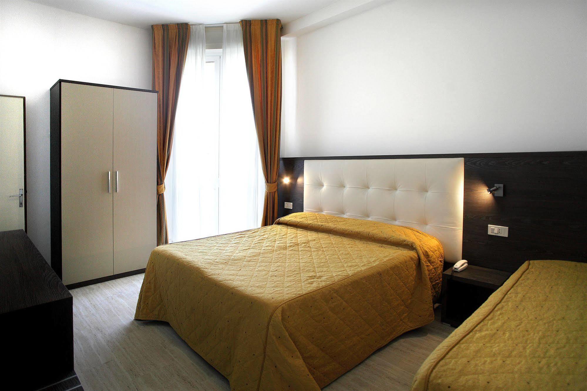 Arianna Hotel มารินา ดิ เปียตราซันตา ภายนอก รูปภาพ