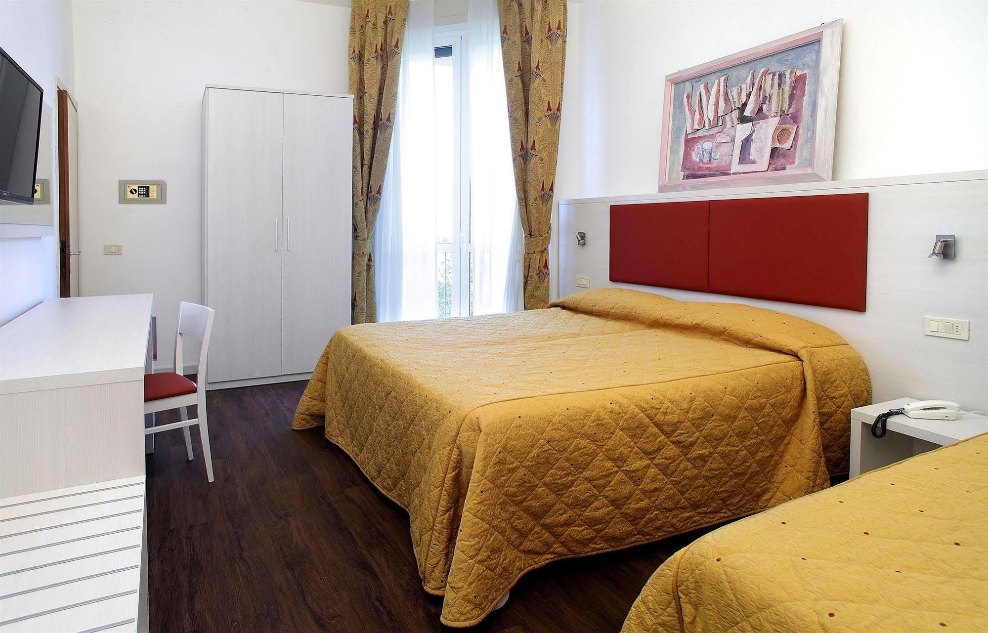 Arianna Hotel มารินา ดิ เปียตราซันตา ภายนอก รูปภาพ